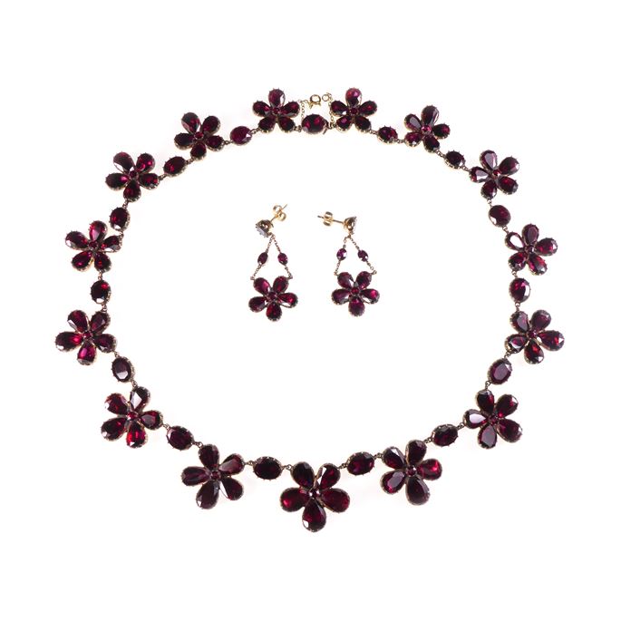 Garnet and 15ct gold necklace and earrings | MasterArt